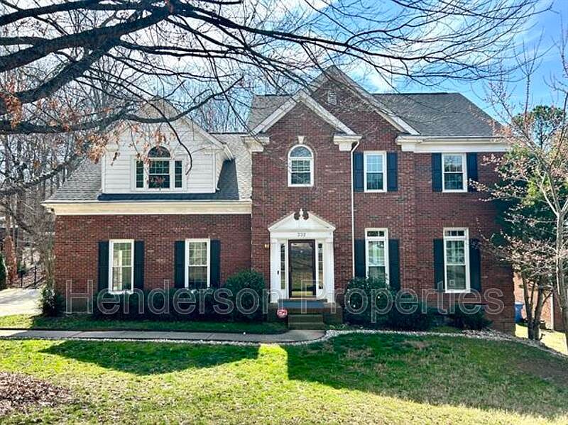 1st image of 332 Walnut Point Dr