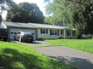 60 Charlestown Rd, Hampton, NJ 08827