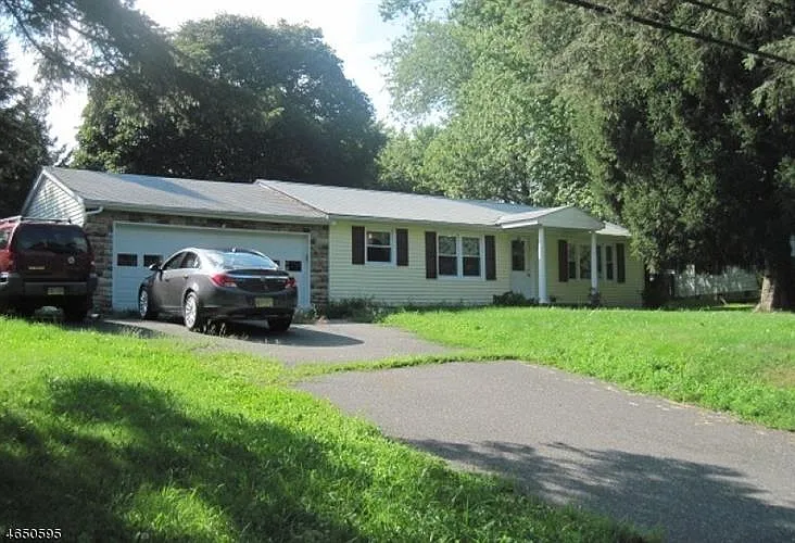 60 Charlestown Rd photo 1