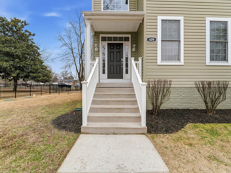 609 Tebbston Dr — Photo 10
