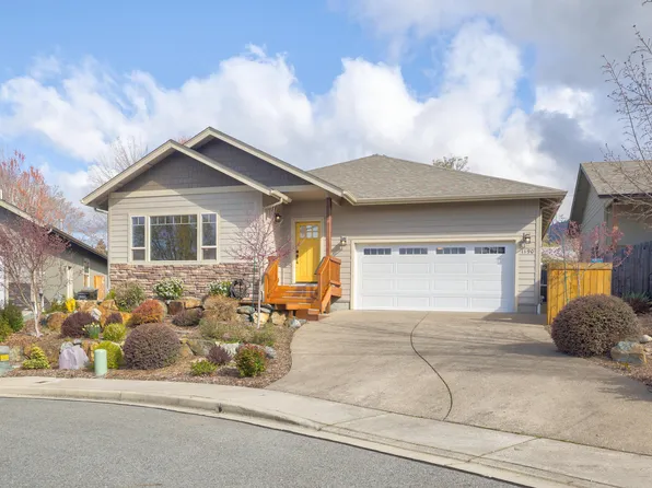1190 NE Cottage Ln, Grants Pass, OR 97526