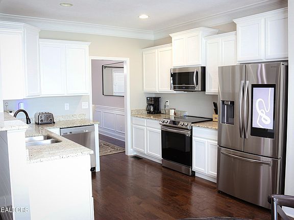 3rd image of 2851 Southwinds Cir