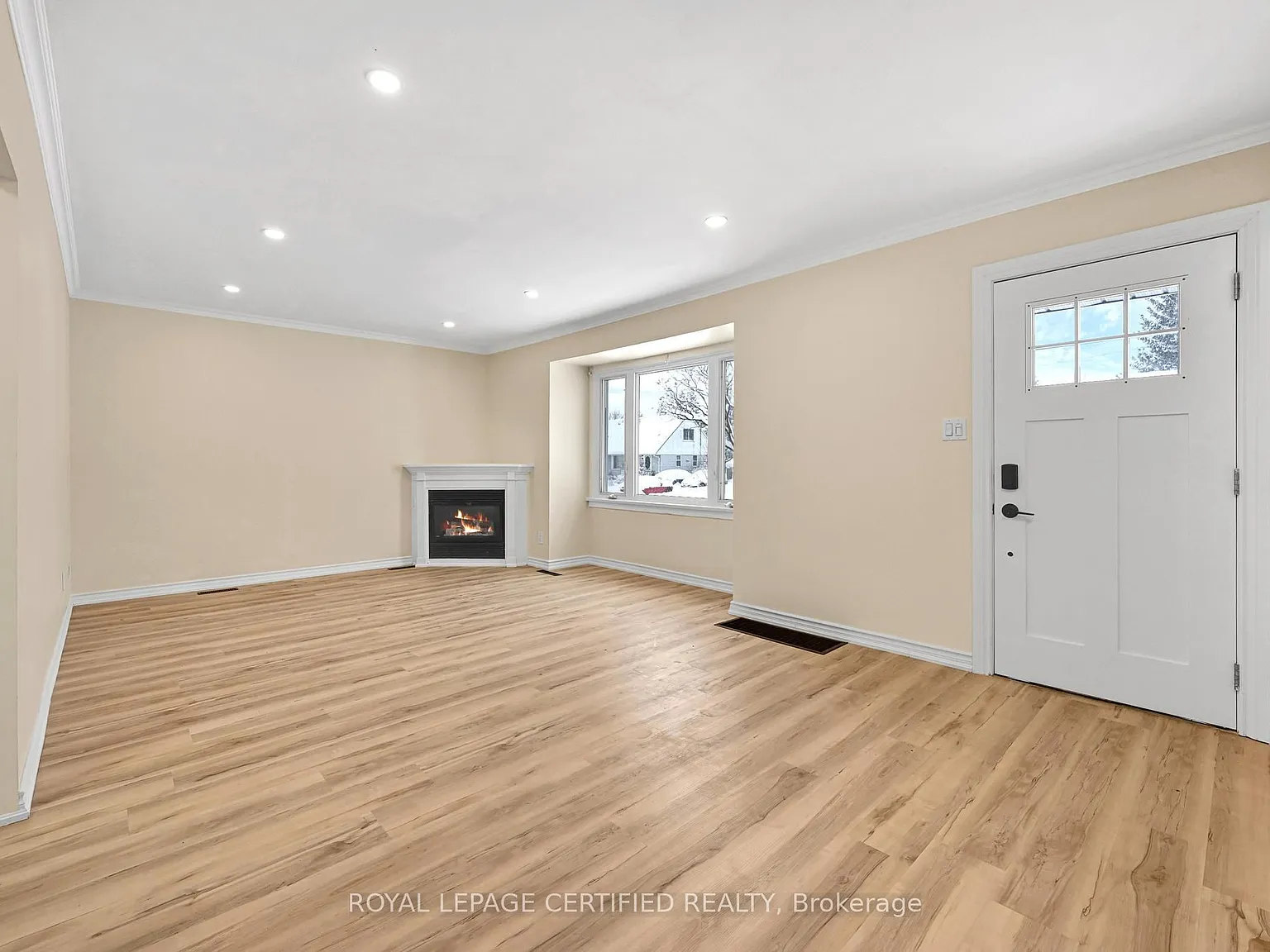 4 bed, $2,400 — Photo 4