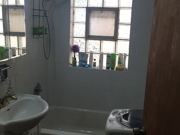 4th image of 5303 W Montrose Ave