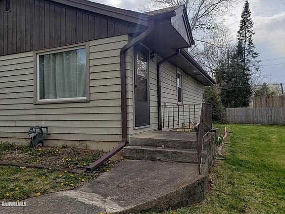 3rd image of 1319 Crestwood Dr