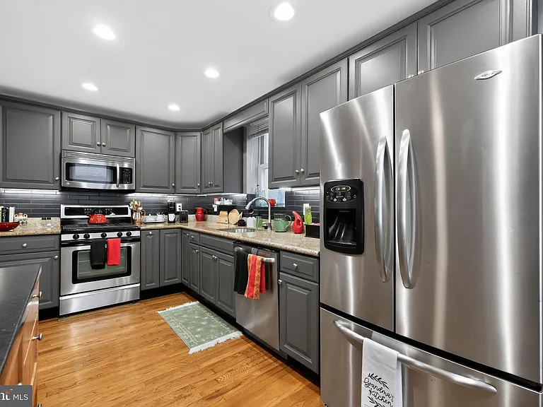 2100 E Dauphin St — Photo 11