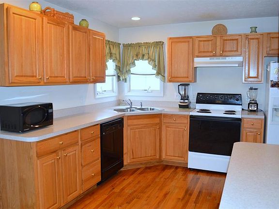 2nd image of 2028 Peace Rose Ln