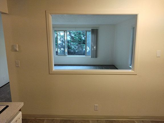 5th image of 569 W 12th Ave APT 1