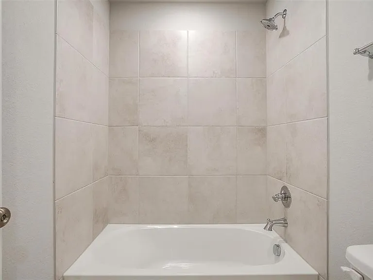 4525 Hogans Alley Dr — Photo 17