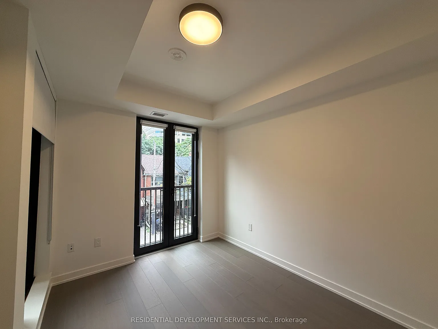 123 Portland St — Photo 4