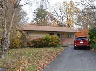7853 Glenister Dr, Springfield, VA 22152