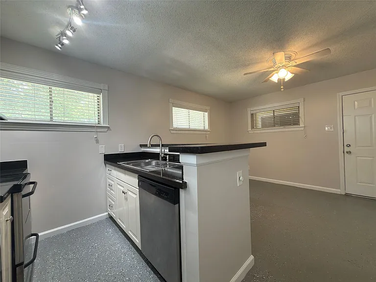 1502 Heights Blvd #13 — Photo 6
