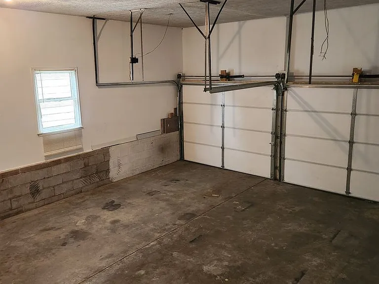 7815 Grover St — Photo 16