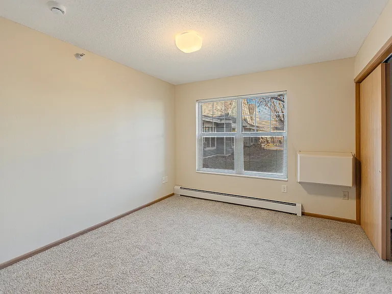 Kenyon Garden Apartments — Photo 26