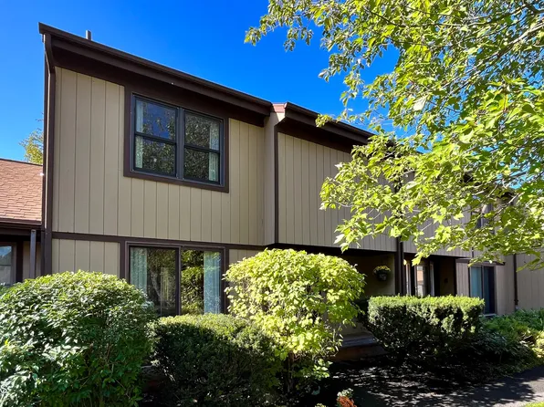 304 Huntington Court, East Greenbush, NY 12061