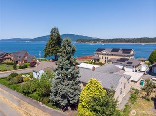 2114 10th St, Anacortes, WA 98221