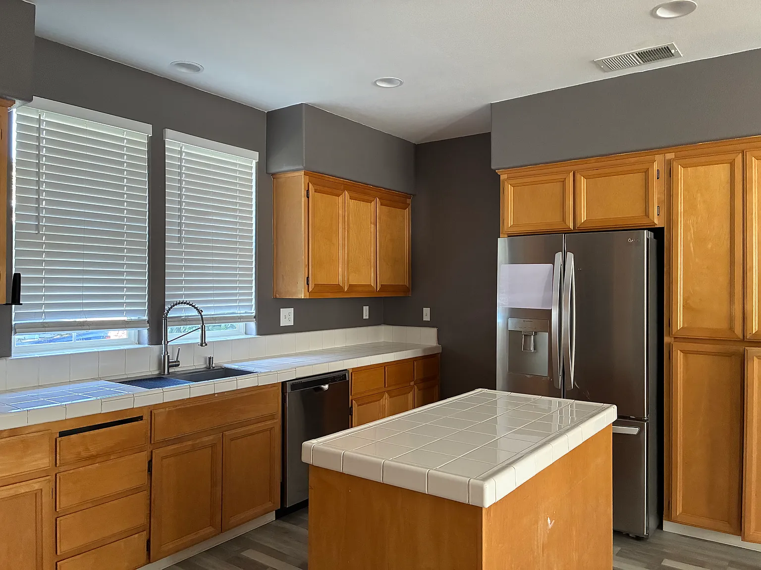 4 bed, 2.5 bath, 2129 sqft, $3,900 — Photo 3