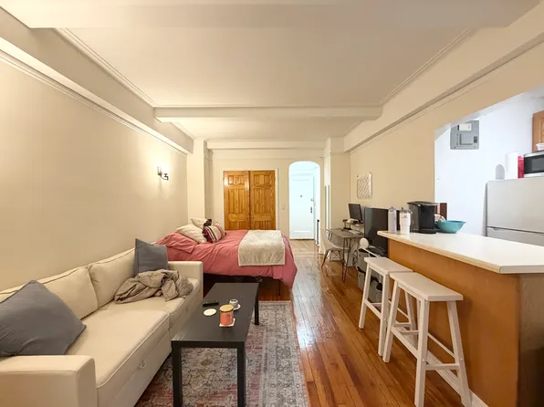 121 East 31st Street image 1 of 9