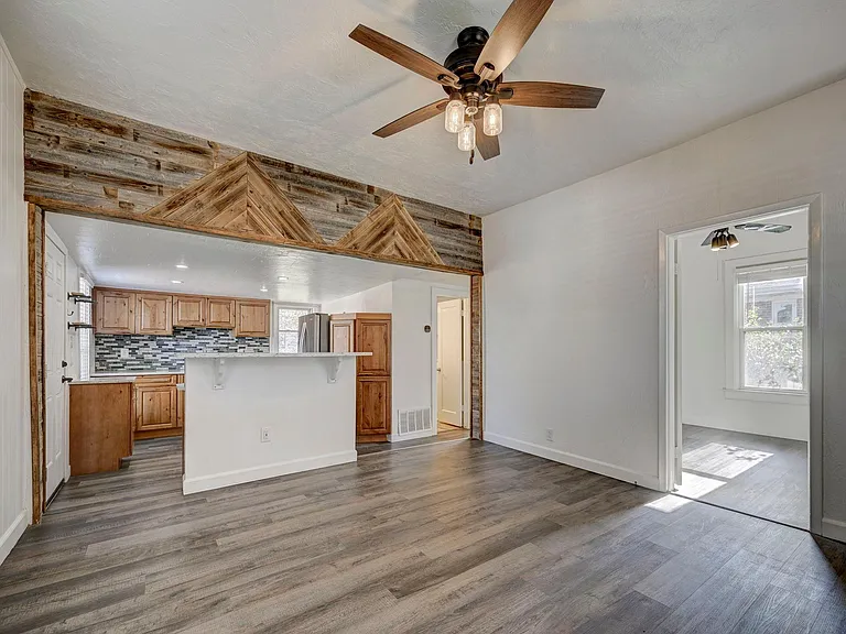 235 E Cornell Ave — Photo 5