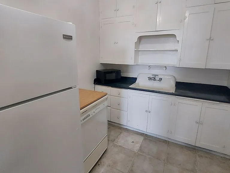 219 W Main St — Photo 3