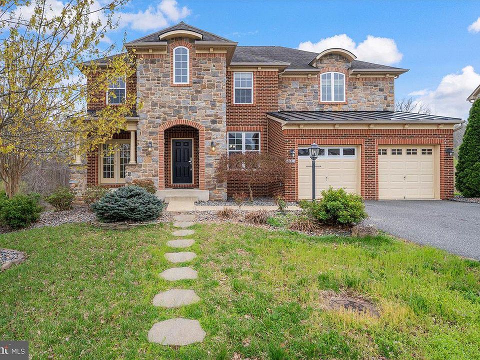 1st image of 88 Coachman Cir