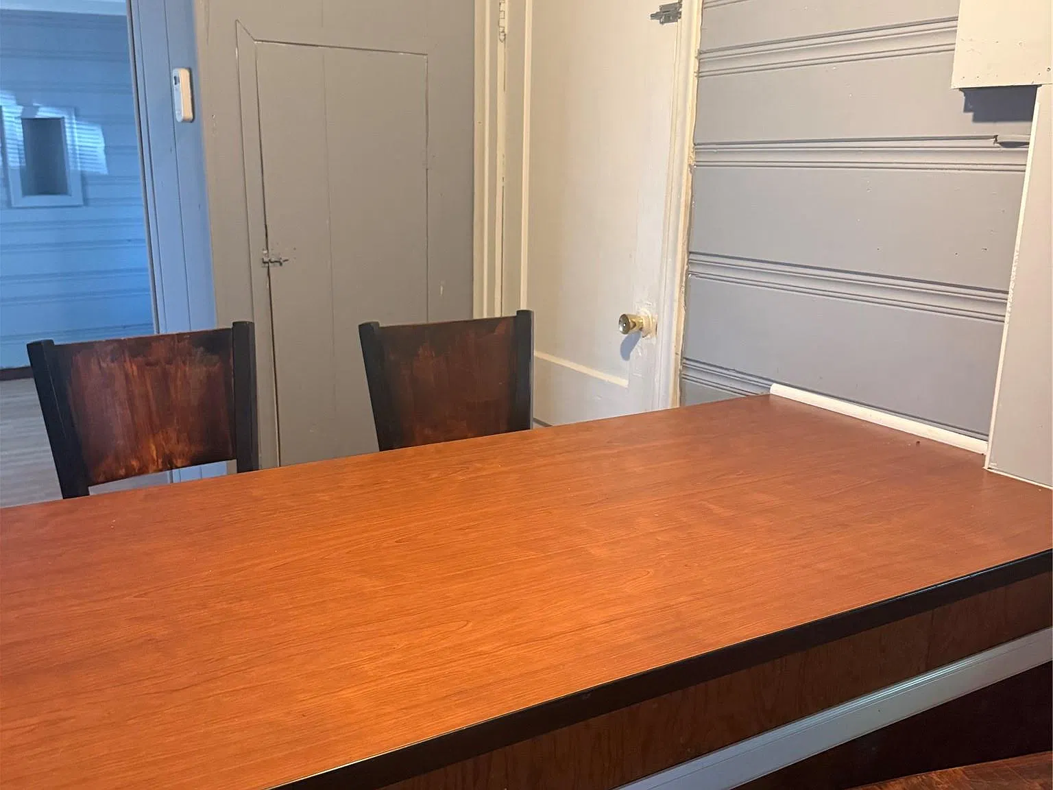 2 bed, 1.0 bath, 890 sqft, $1,300 — Photo 3