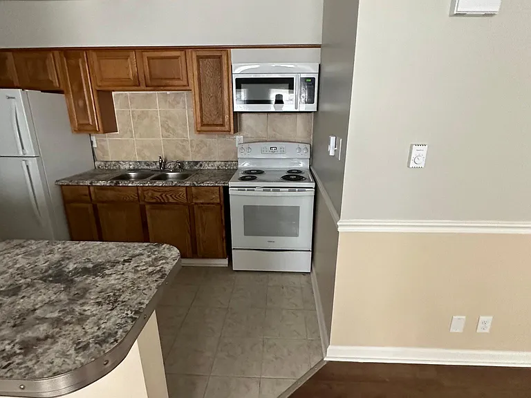 564 N Indiana Ave #1-2-8 — Photo 15