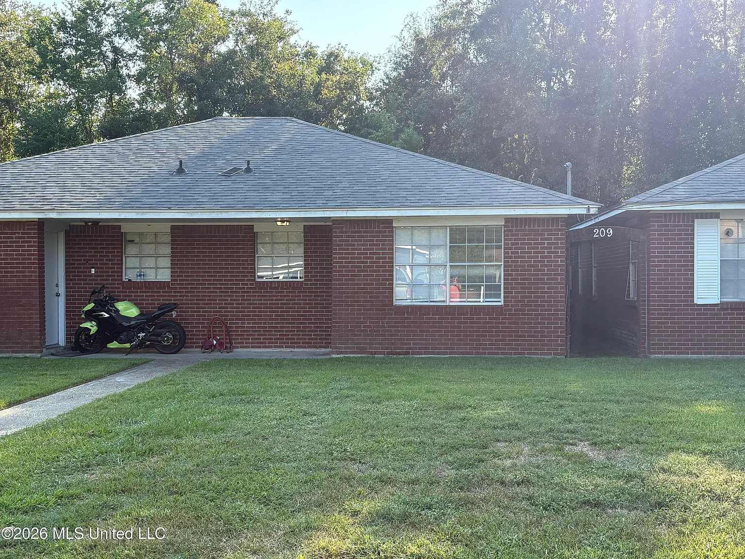 2 bed, 1.0 bath, 706 sqft, $850 — Photo 1