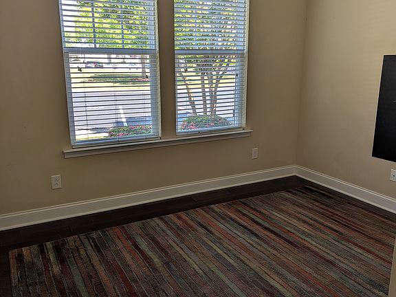 3rd image of 222 Duck Mill Cir