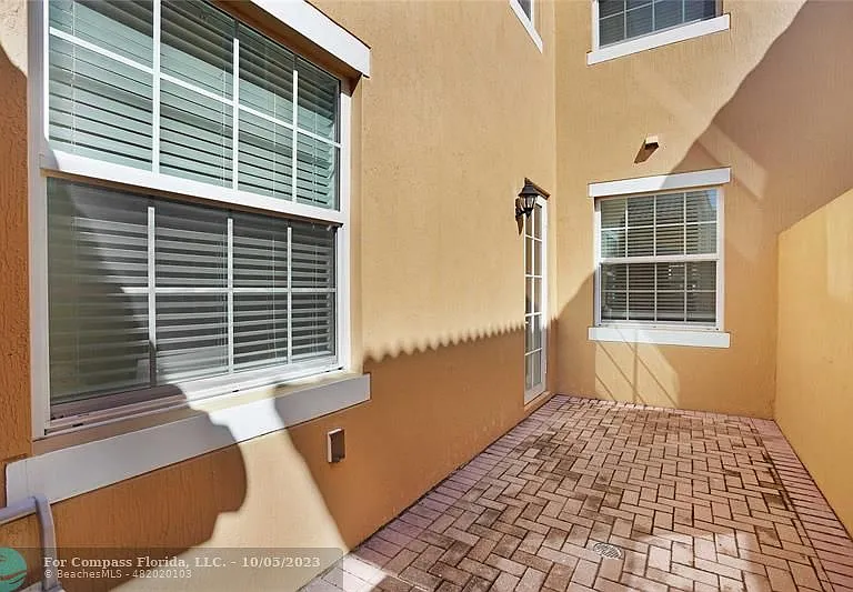 14720 SW 11th St — Photo 37