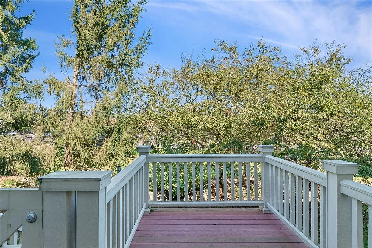 3 bed, 2.5 bath, 1776 sqft, $2,550 — Photo 4