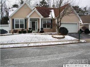 27 Crown Cir, Lakewood, NJ 08701