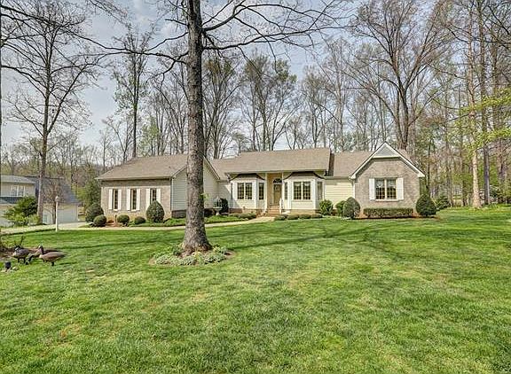 3rd image of 3943 S Fairway Dr