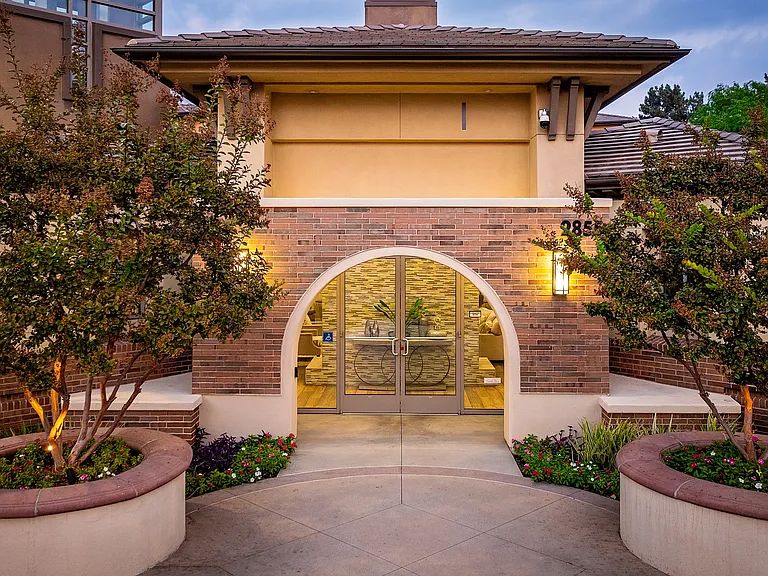 La Verne Village Luxury Apartment Homes — Photo 47