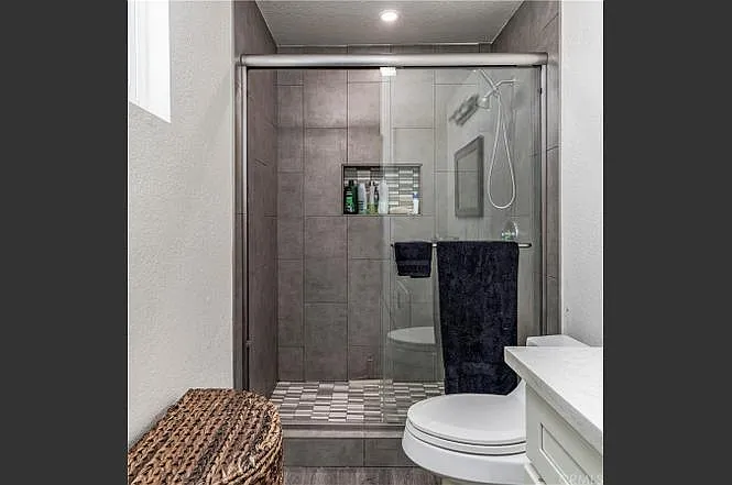 2148 S Sycamore St #B2 — Photo 4
