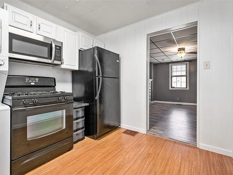 212 Sheridan St — Photo 8
