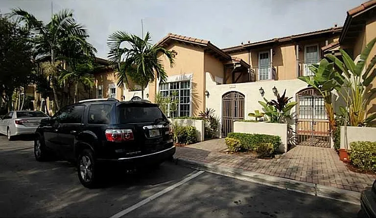 515 SW 147th Ave — Photo 1