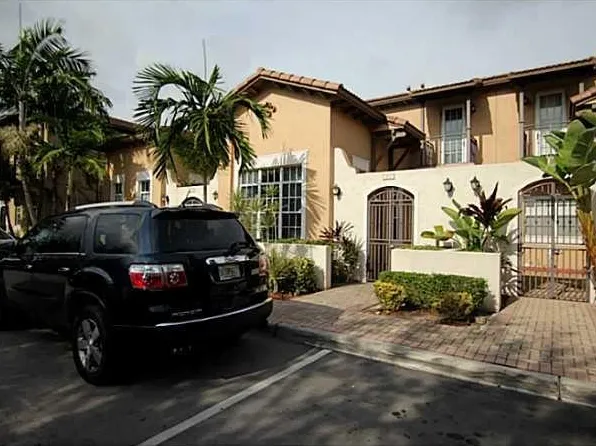 515 SW 147th Ave, Pembroke Pines, FL 33027