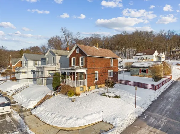 1002 N 3rd St, Jeannette, PA 15644