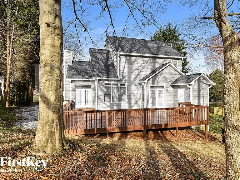 6980 Avenbury Cir — Photo 15