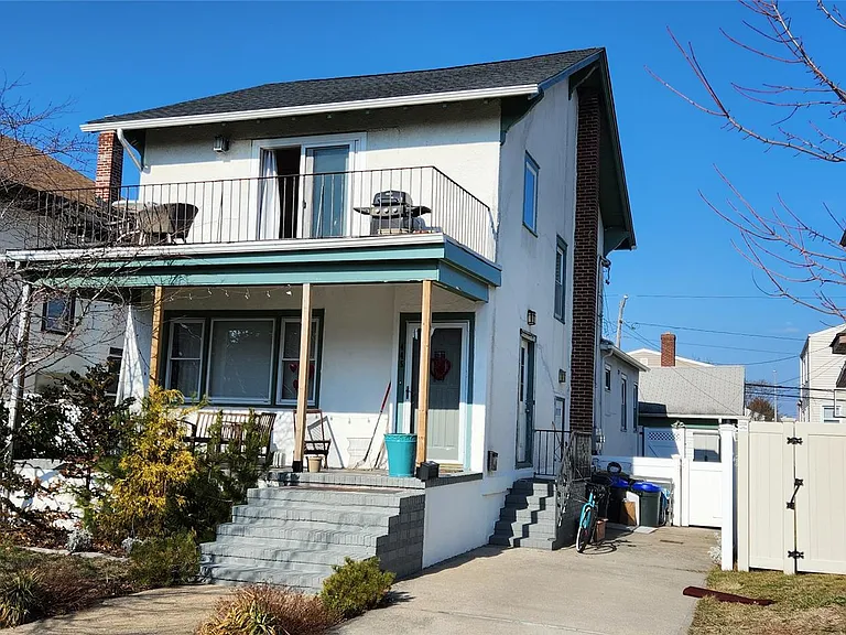445 W Walnut St #UPPER — Photo 1