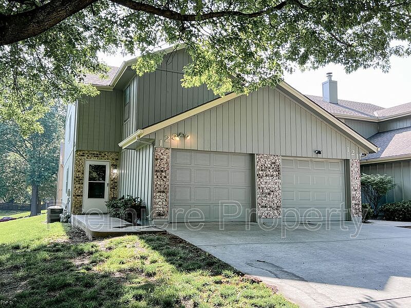 1st image of 123 NE Greystone Dr