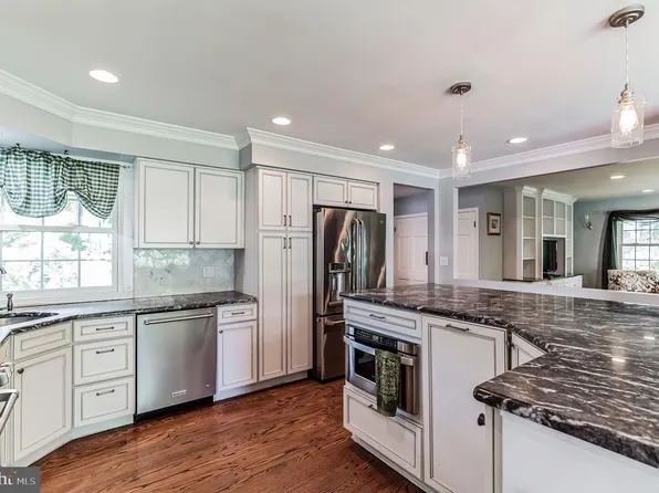 823 Hain Dr, Lafayette Hill, PA 19444