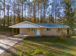 622 11th Ave NW, Magee, MS 39111