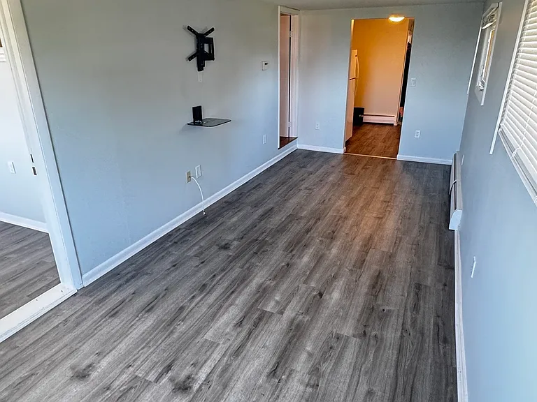 165 Townsend Ave — Photo 7