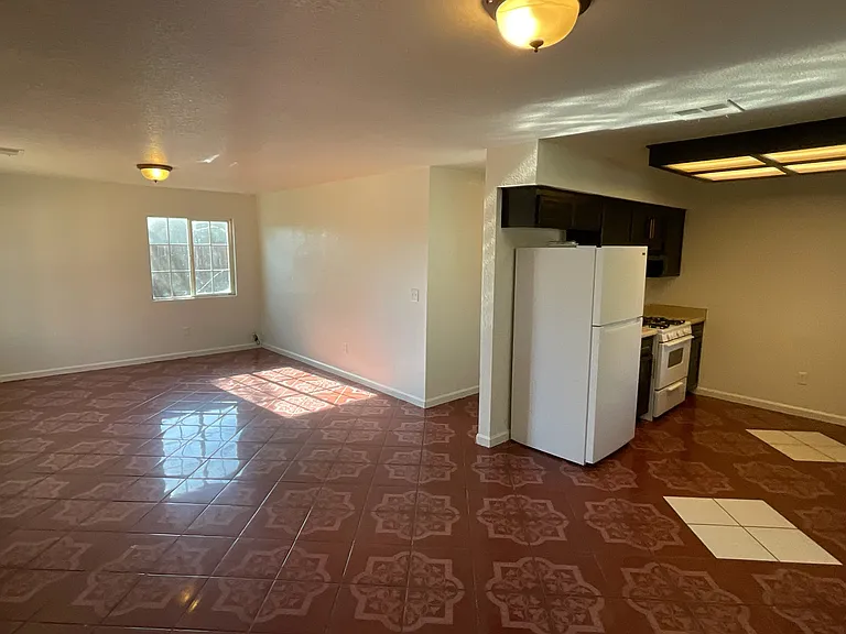 1328 Laguna Way — Photo 4