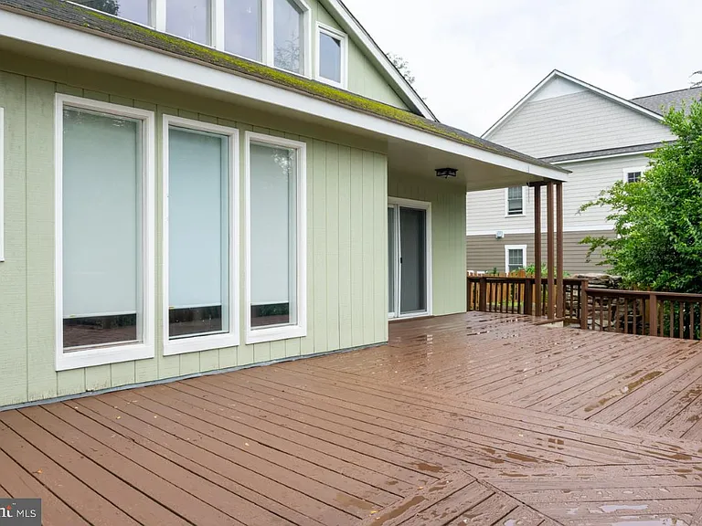 2031 Hillside Dr — Photo 29