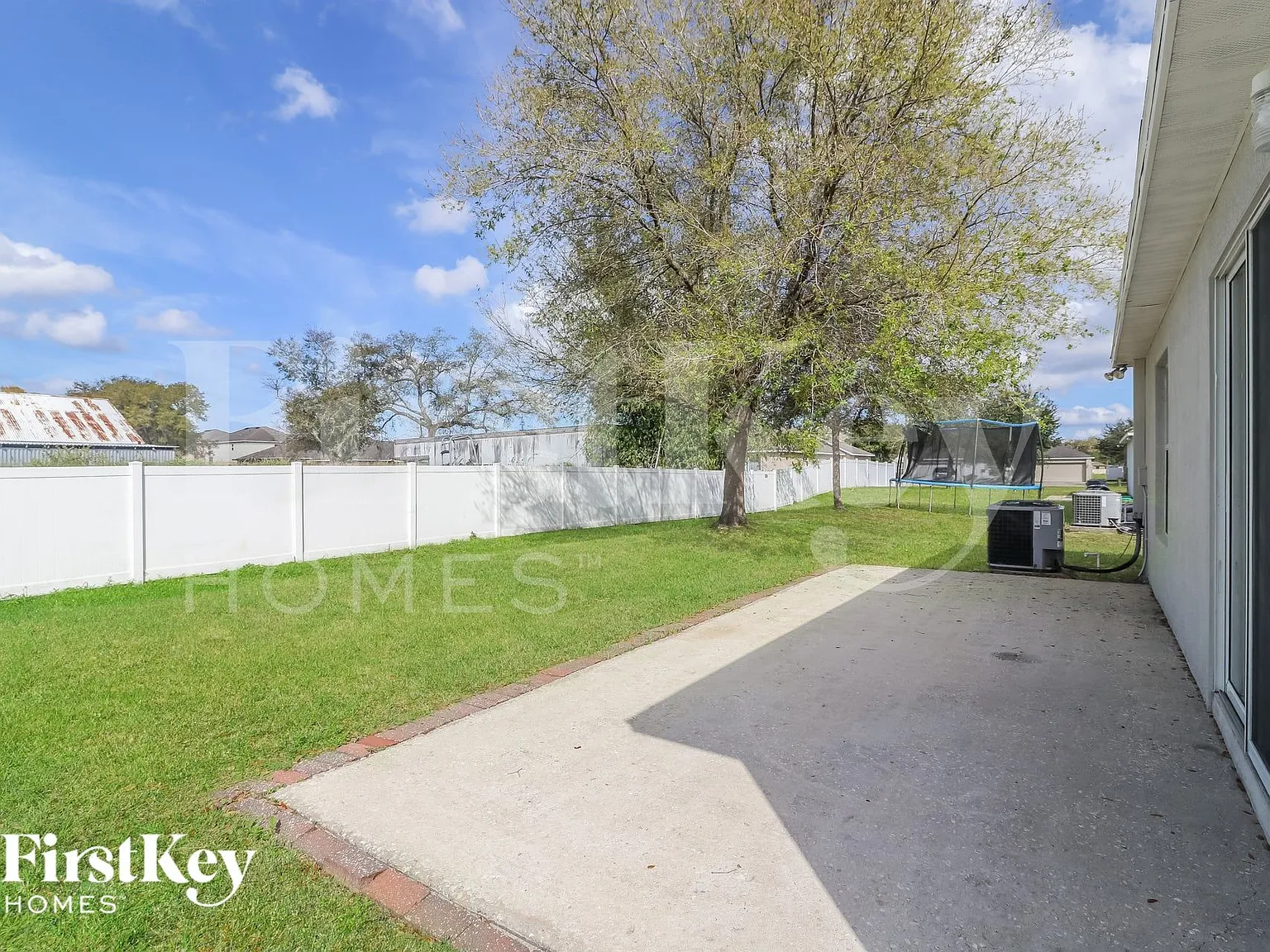 3 bed, 2.0 bath, 1414 sqft, $2,215 — Photo 2