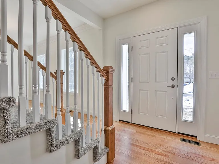 22 Reeds Ferry Way — Photo 6