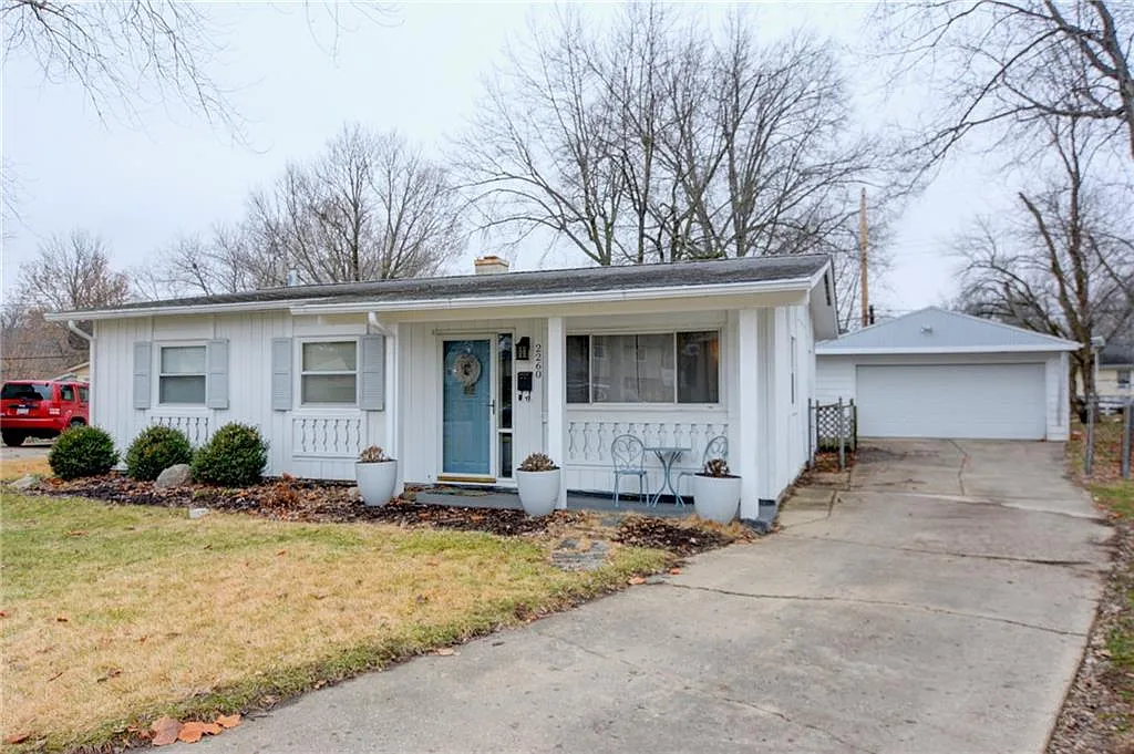 2260 Oaklawn Dr photo 1